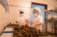 粽情濃濃  關(guān)愛(ài)滿(mǎn)滿(mǎn)